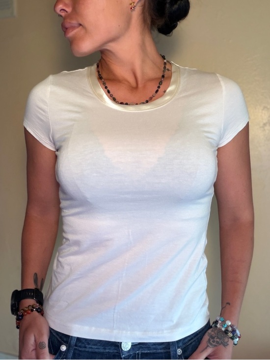 Banana Republic Tops - Banana Republic Ivory Fitted Short-Sleeve Crewneck Tee